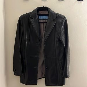 Selling worn leather jacket, in good conditions